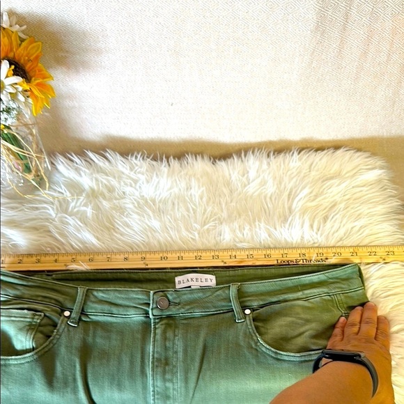 Blakely Olive Green distressed Jeans - Picture 10 of 11